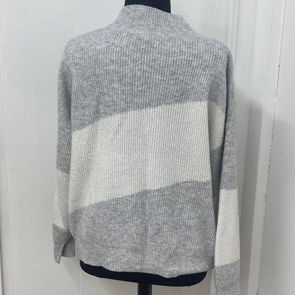 Nine West Women’s XXL Gray White Colorblock Mock Neck Pullover Sweater - Picture 2 of 3